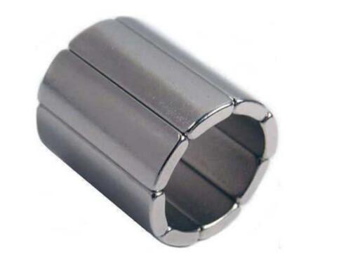 電機磁鐵是選用瓦形的還是直矩形的磁鐵呢？?jì)烧哂泻螀^別？